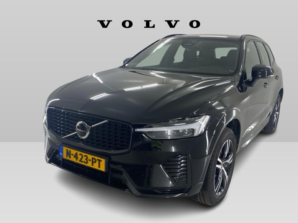 Volvo XC60 B4 AWD side view