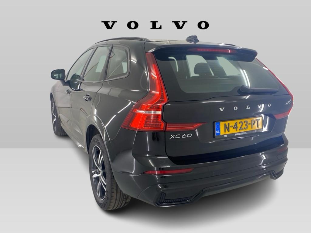 Volvo XC60 B4 AWD dashboard